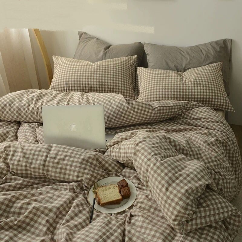 Simple Checkered Sheets, Duvet Cover And Bedding Set Of Four