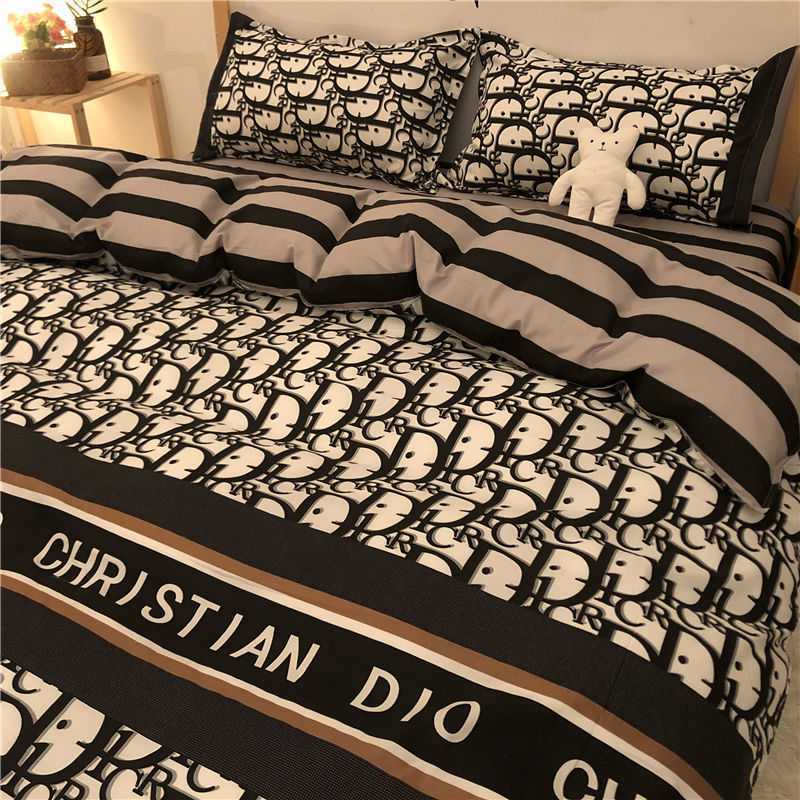 Simple Checkered Sheets, Duvet Cover And Bedding Set Of Four