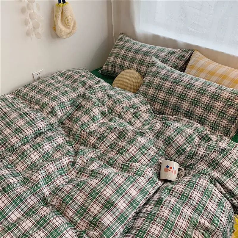 Simple Checkered Sheets, Duvet Cover And Bedding Set Of Four